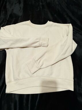 Universal Thread Women Crewneck Sweater in Cream